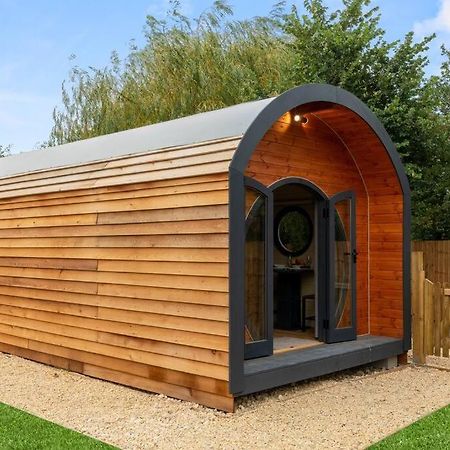 Вилла Apple - Luxury Cabin In The Cotswolds Alderton  Экстерьер фото