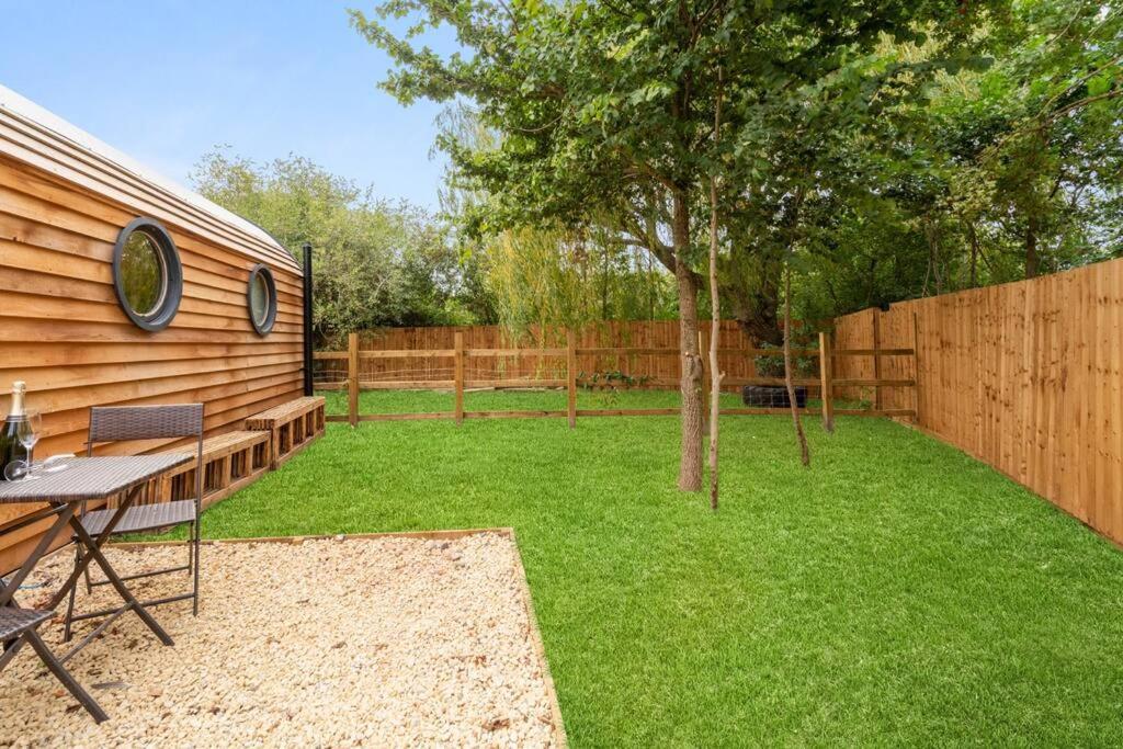 Вилла Apple - Luxury Cabin In The Cotswolds Alderton  Экстерьер фото