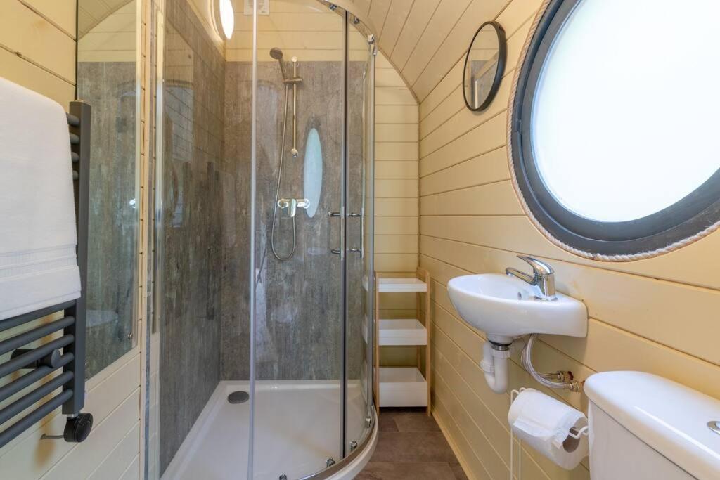 Вилла Apple - Luxury Cabin In The Cotswolds Alderton  Экстерьер фото