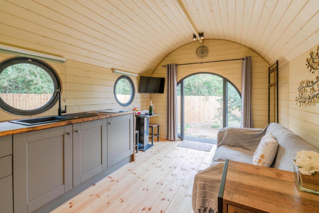 Вилла Apple - Luxury Cabin In The Cotswolds Alderton  Экстерьер фото